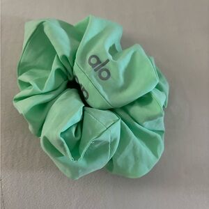 Alo oversized scrunchie